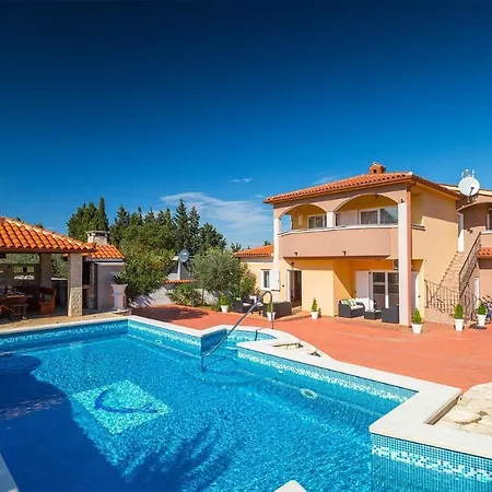 Villa Family House Seamare I