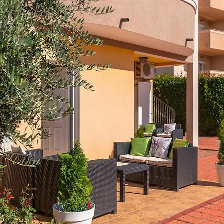 Вилла Family House Seamare I