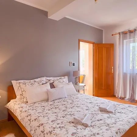 Family House Seamare I Willa Pula